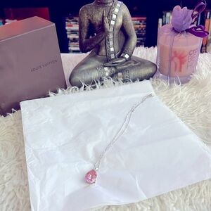 🔥What's Hot!!🔥Beautiful Pink Stone Necklace! 🛍️💕🤩